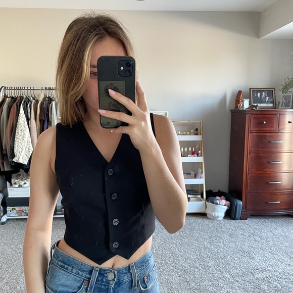 Cropped Vest - Picture 2 of 5
